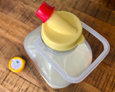 lid and spout for glass milk bottles